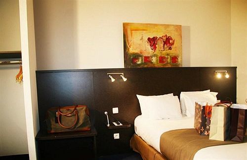 Voltaire Opera Centre Hotel 3*